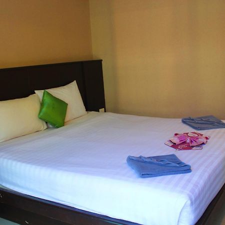 Hollywood Inn Hotel Patong Exterior foto