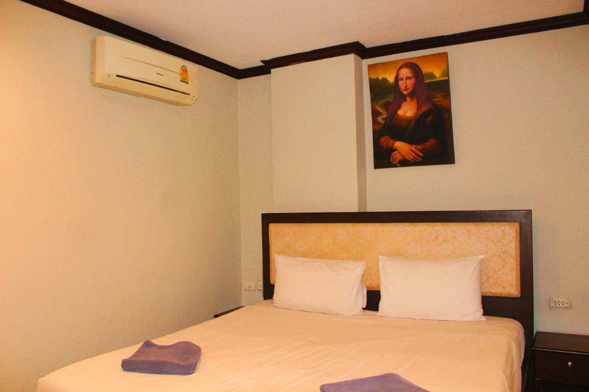 Hollywood Inn Hotel Patong Exterior foto