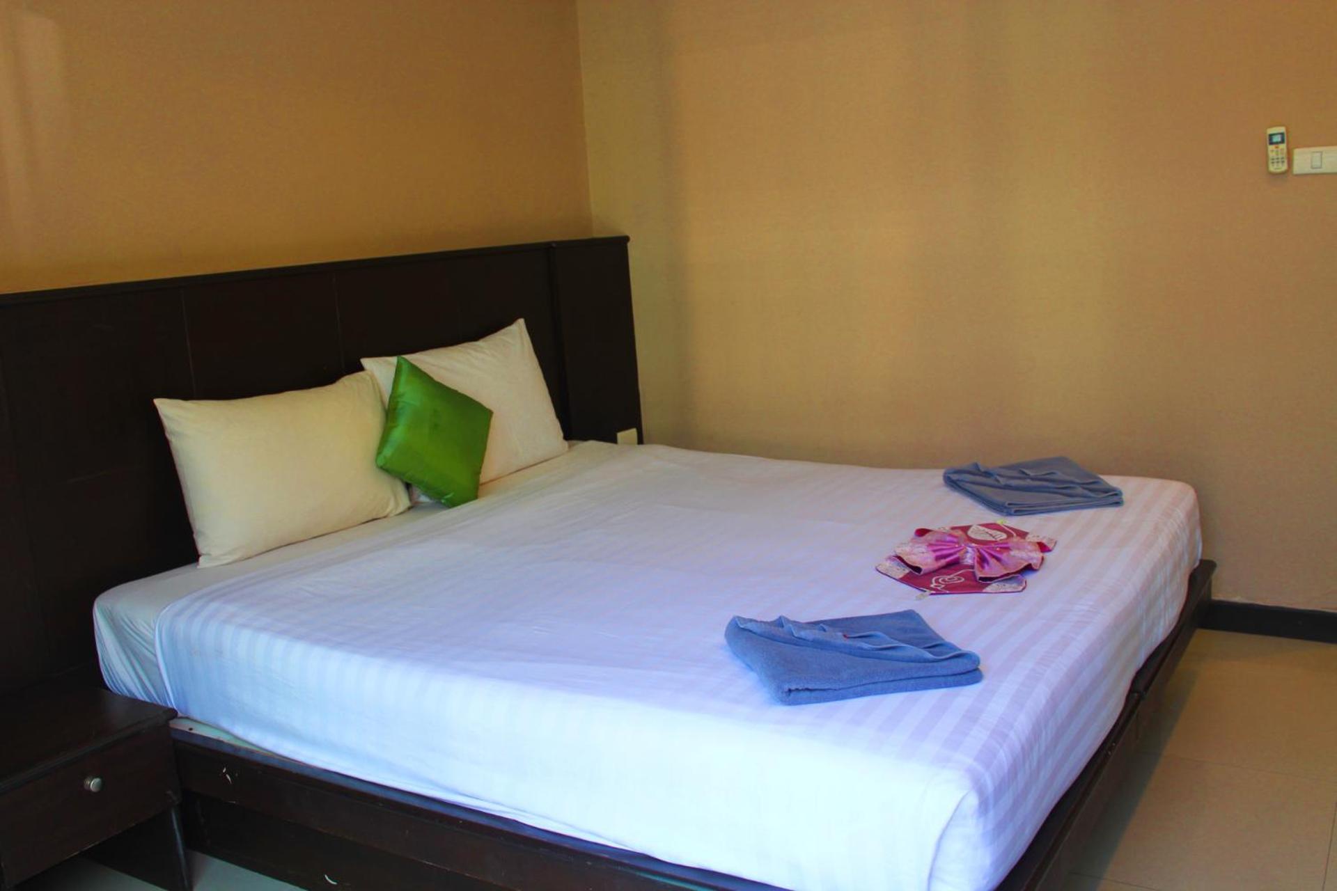 Hollywood Inn Hotel Patong Exterior foto