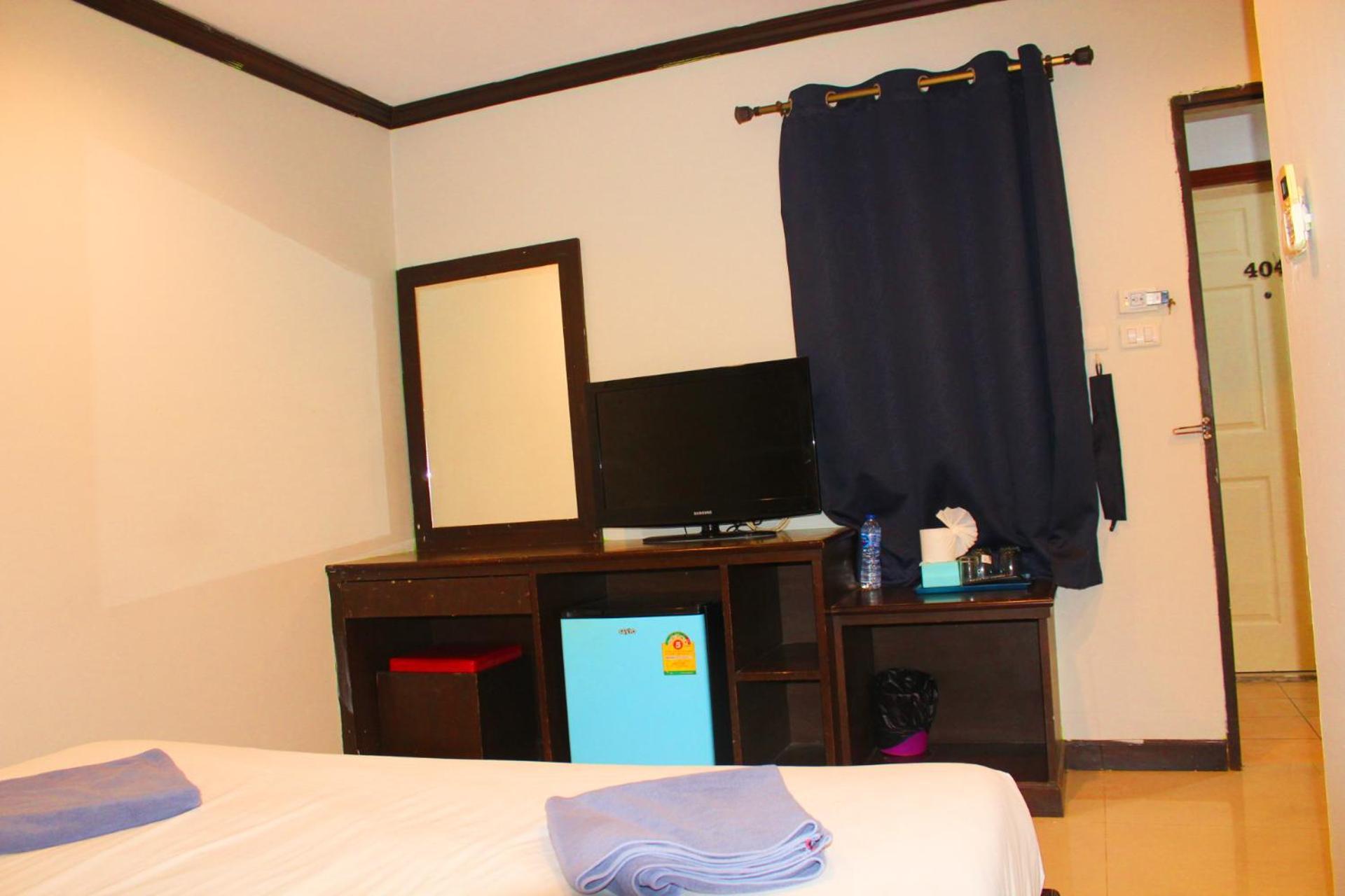 Hollywood Inn Hotel Patong Exterior foto