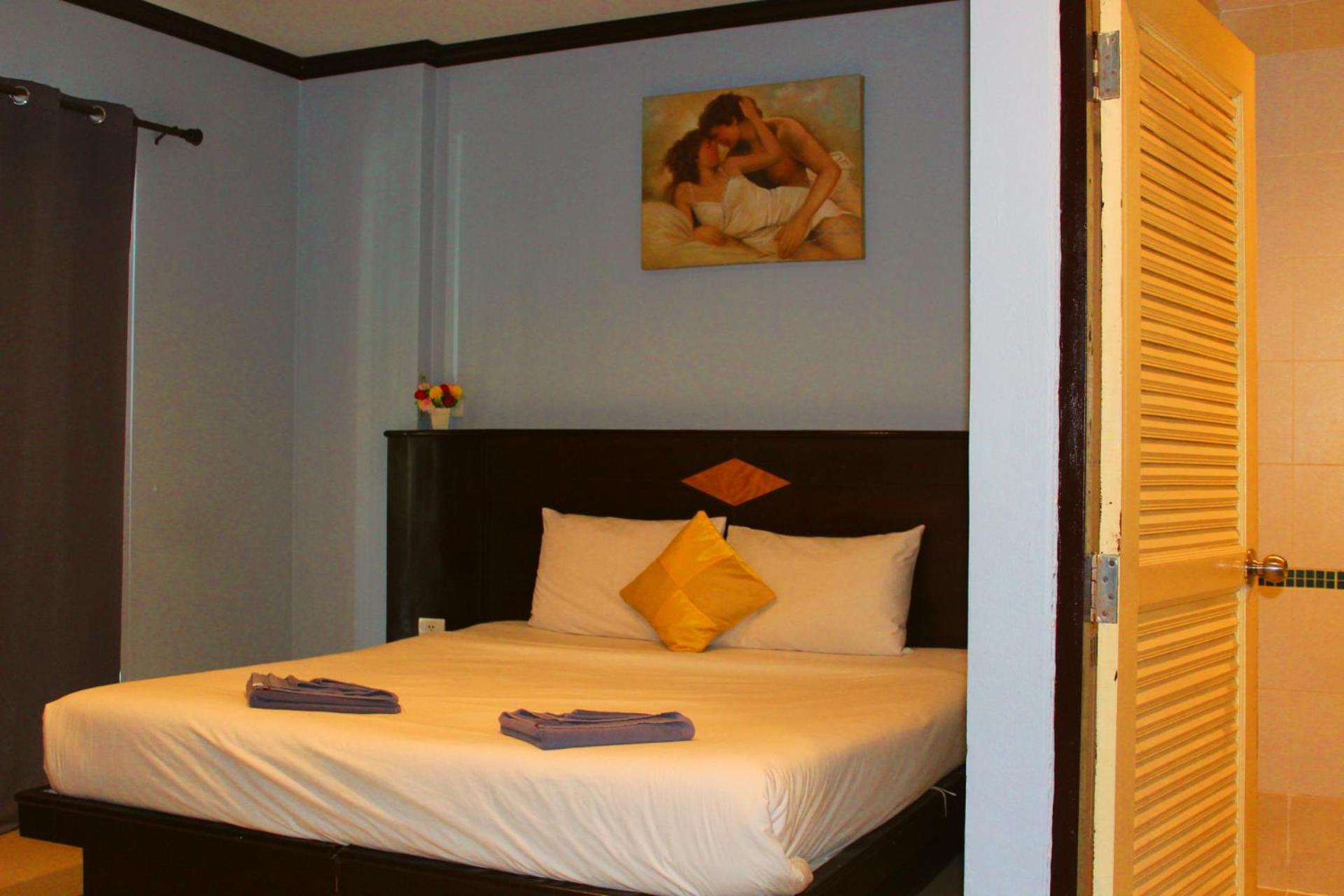 Hollywood Inn Hotel Patong Exterior foto