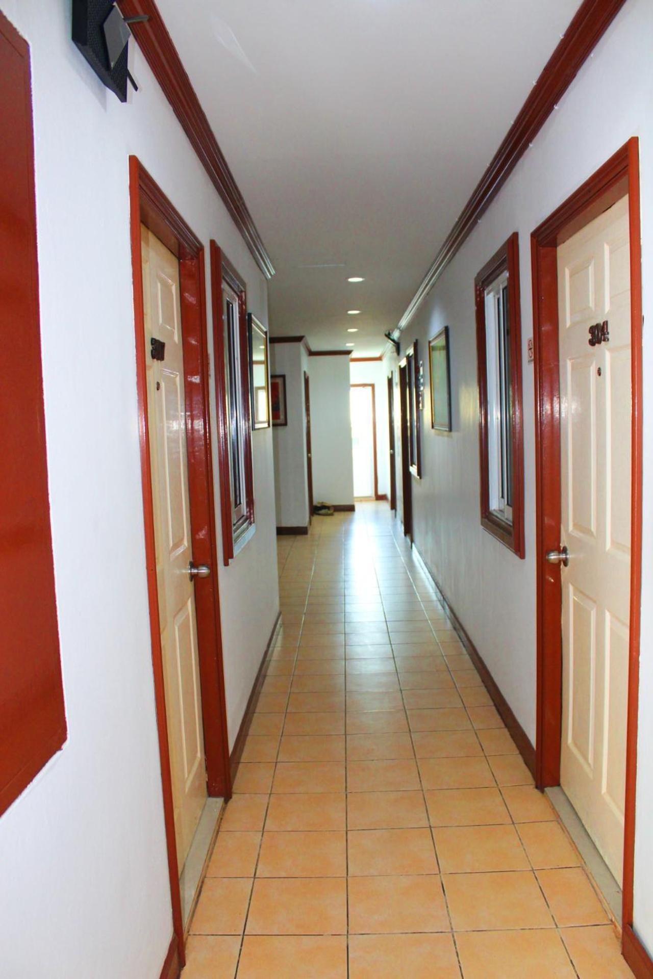 Hollywood Inn Hotel Patong Exterior foto