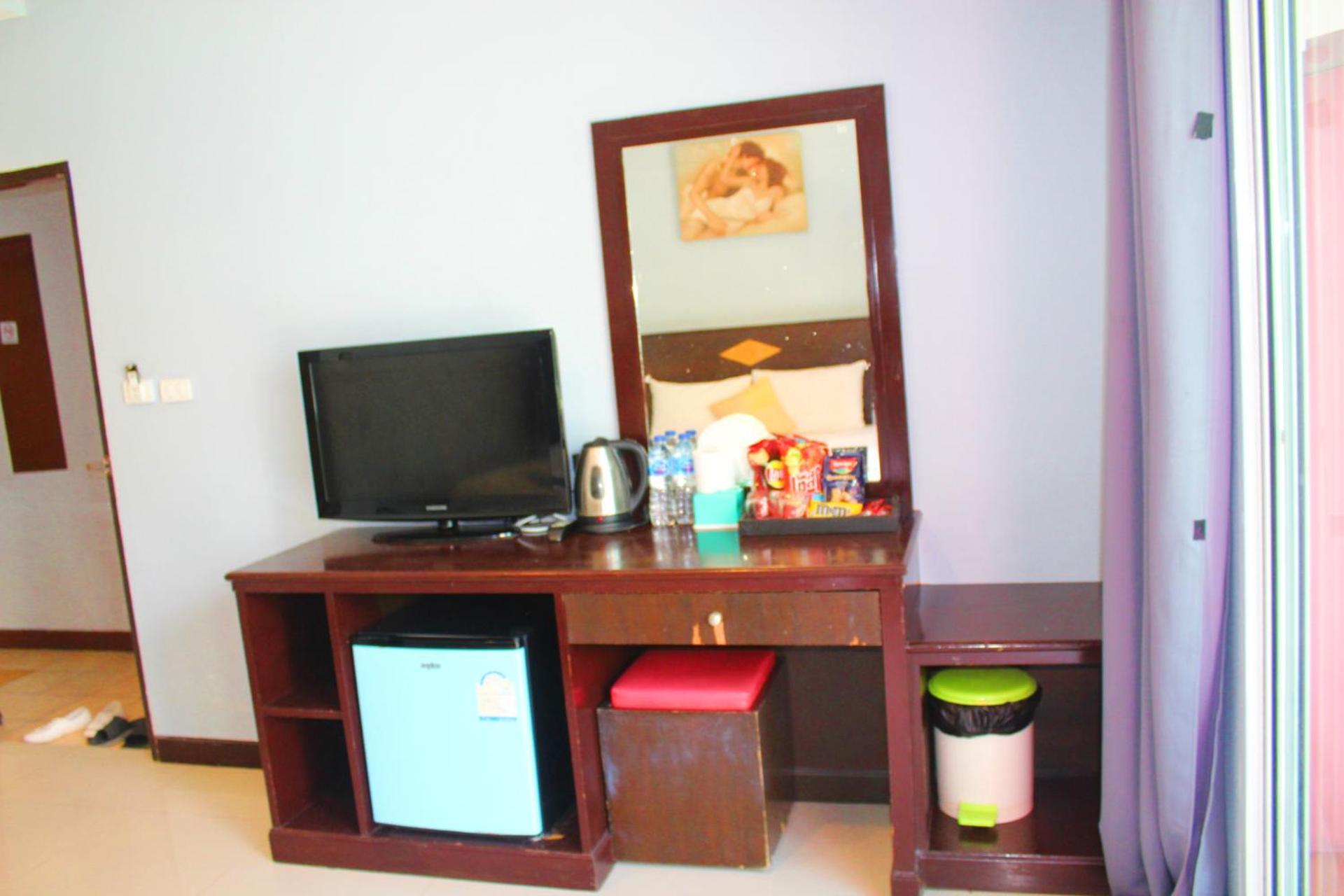 Hollywood Inn Hotel Patong Exterior foto