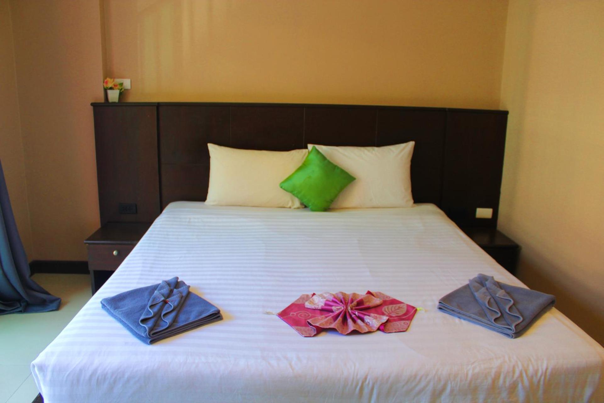 Hollywood Inn Hotel Patong Exterior foto