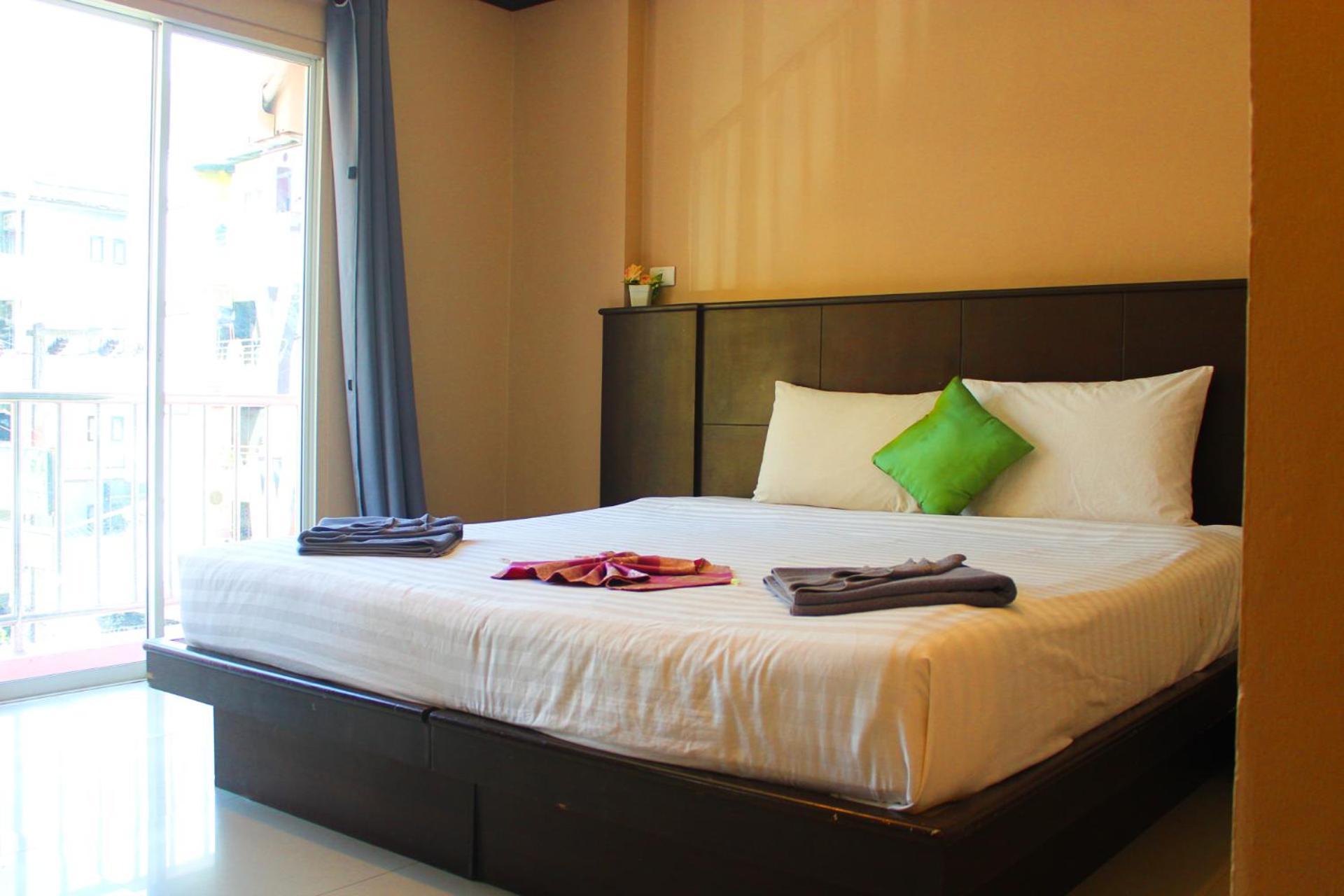 Hollywood Inn Hotel Patong Exterior foto