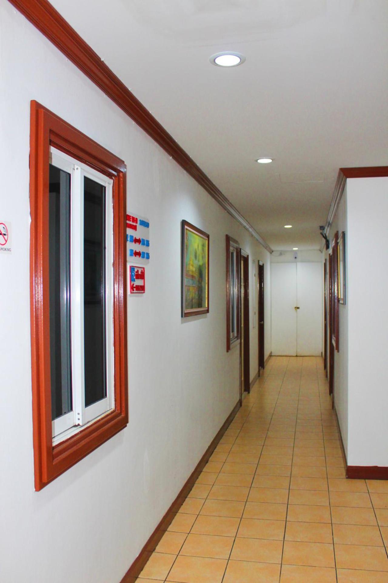 Hollywood Inn Hotel Patong Exterior foto