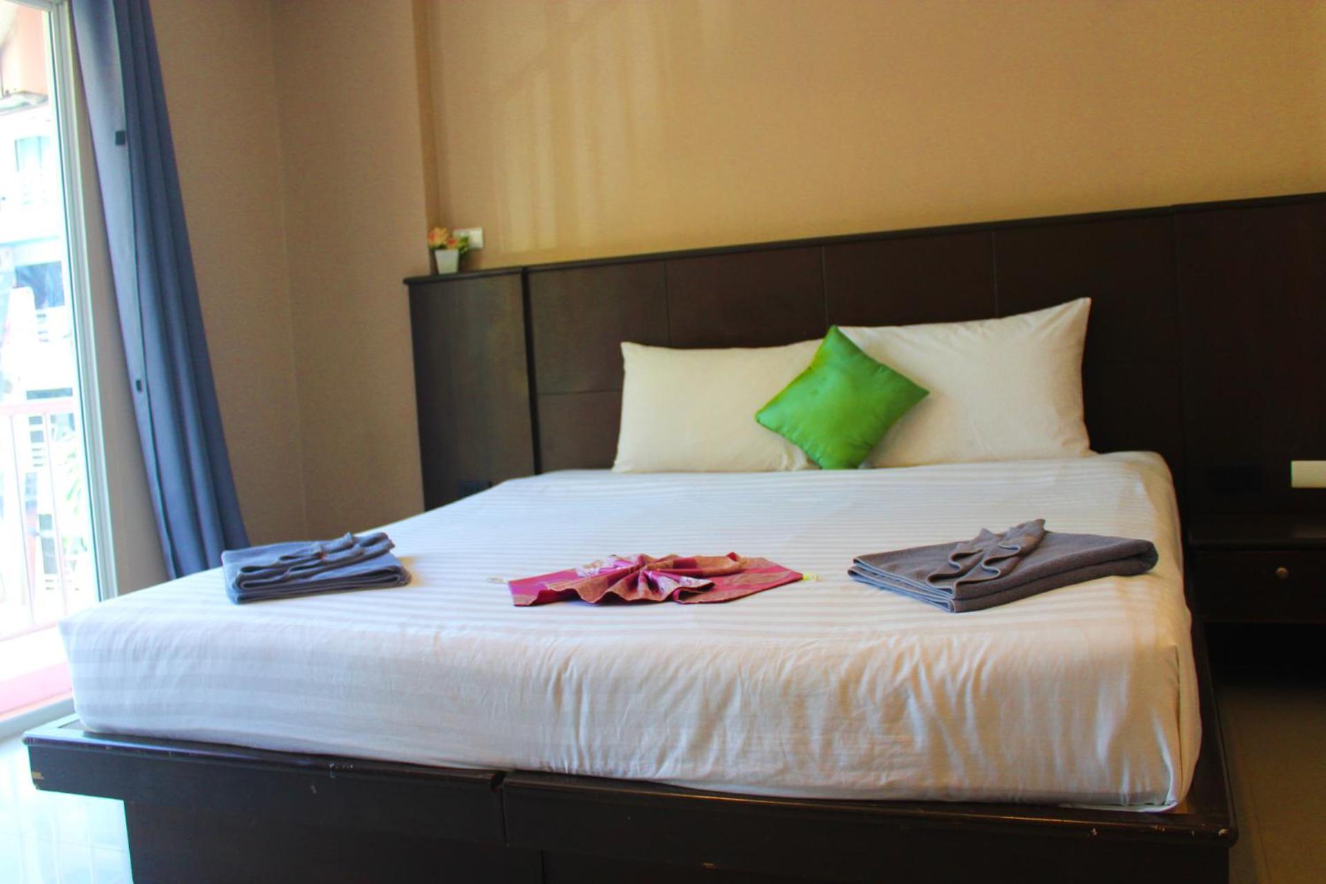 Hollywood Inn Hotel Patong Exterior foto