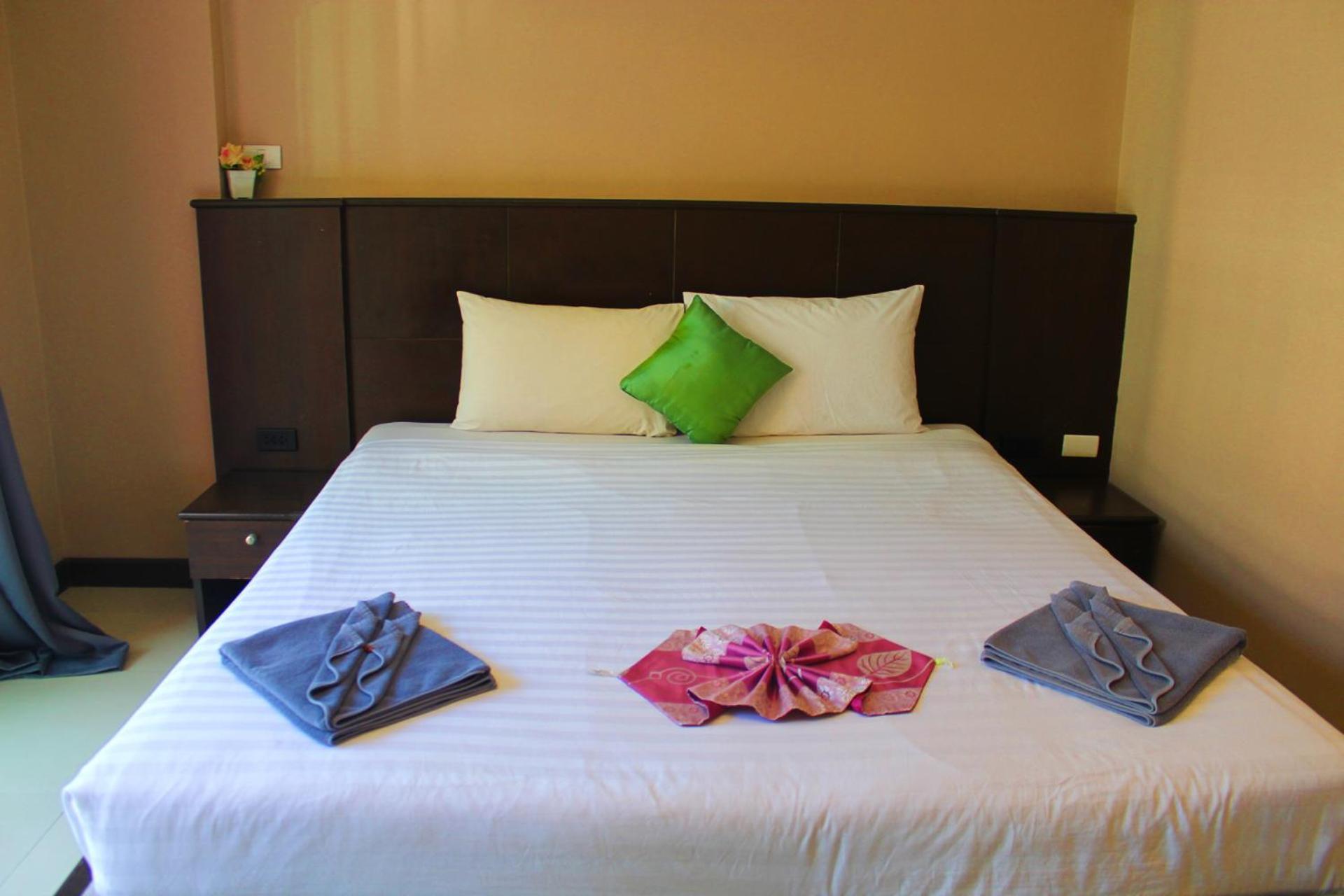 Hollywood Inn Hotel Patong Exterior foto
