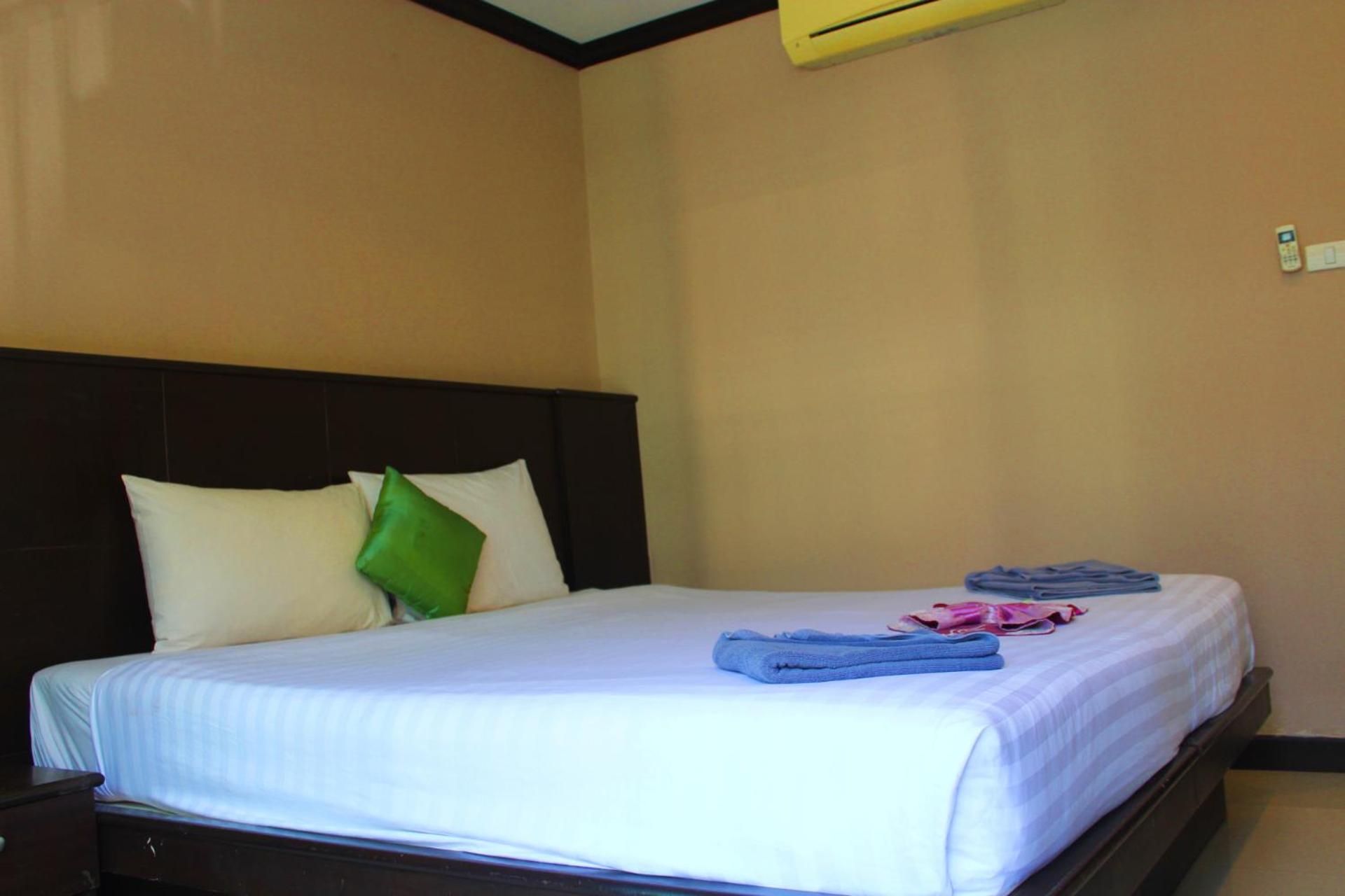 Hollywood Inn Hotel Patong Exterior foto