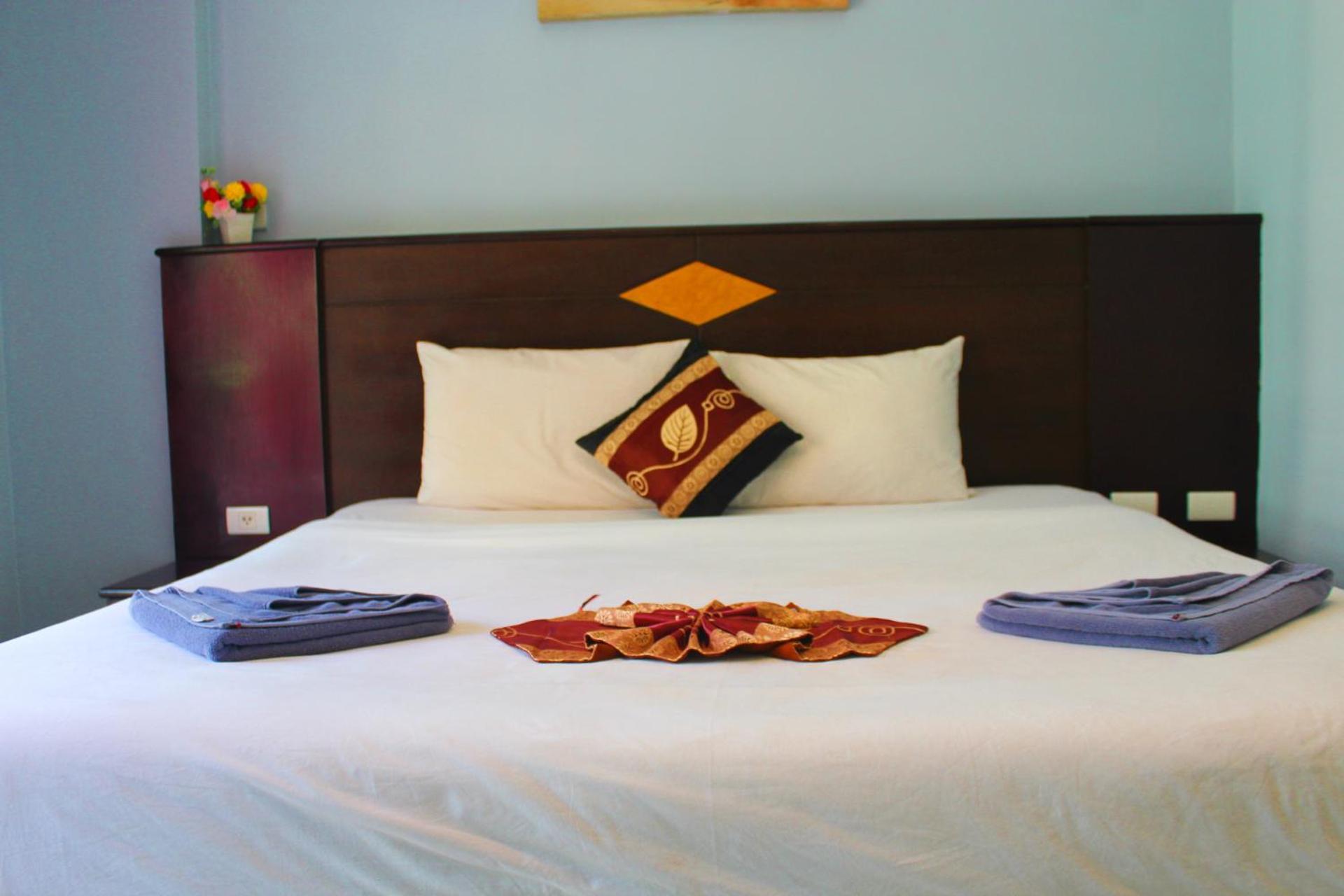 Hollywood Inn Hotel Patong Exterior foto