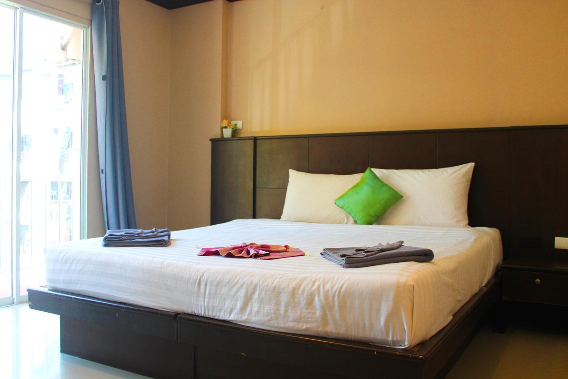 Hollywood Inn Hotel Patong Exterior foto