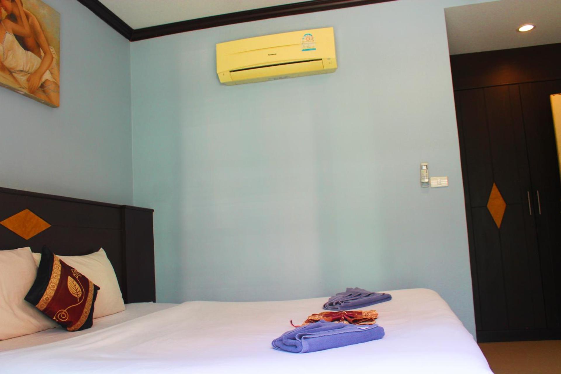 Hollywood Inn Hotel Patong Exterior foto
