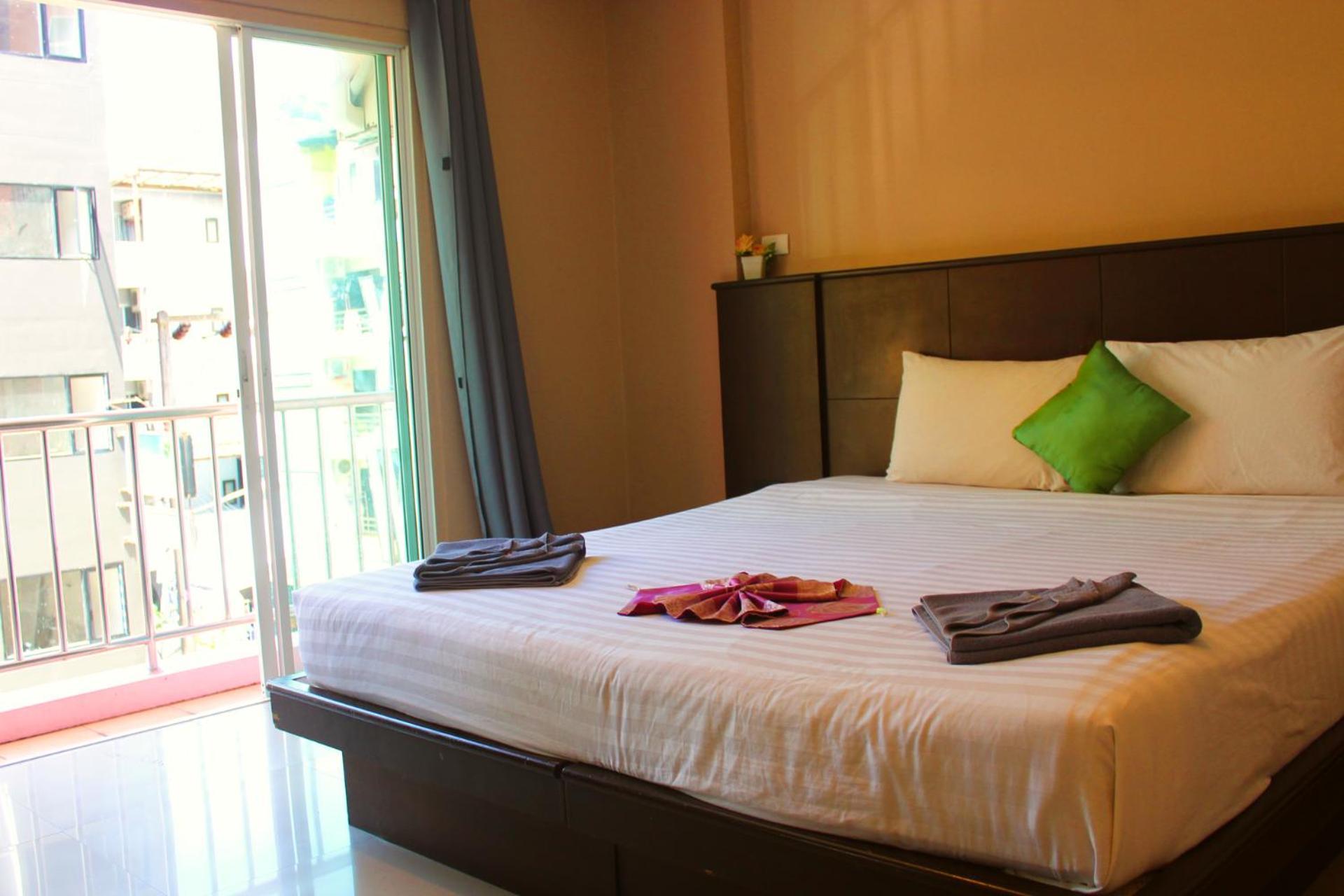 Hollywood Inn Hotel Patong Exterior foto