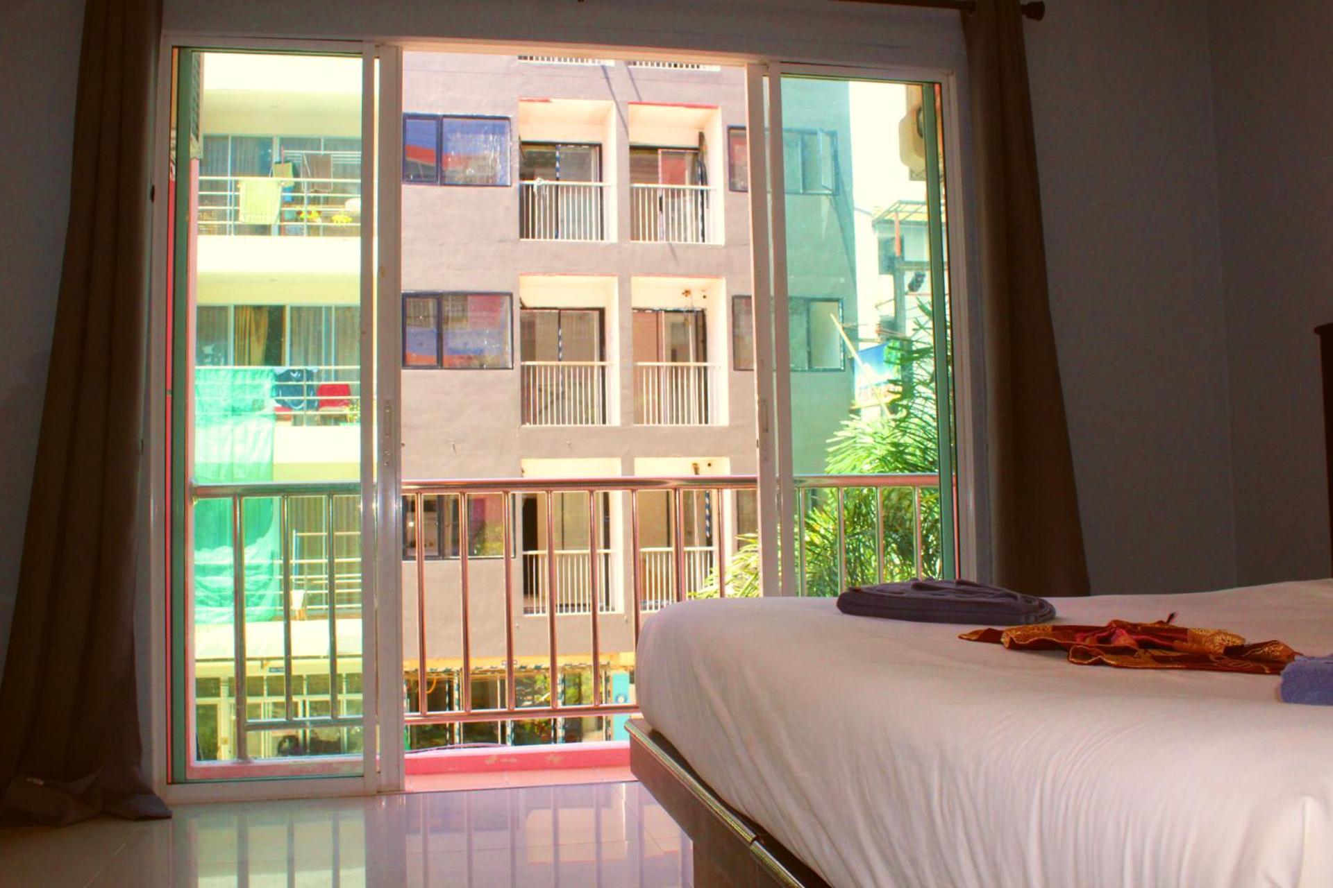 Hollywood Inn Hotel Patong Exterior foto
